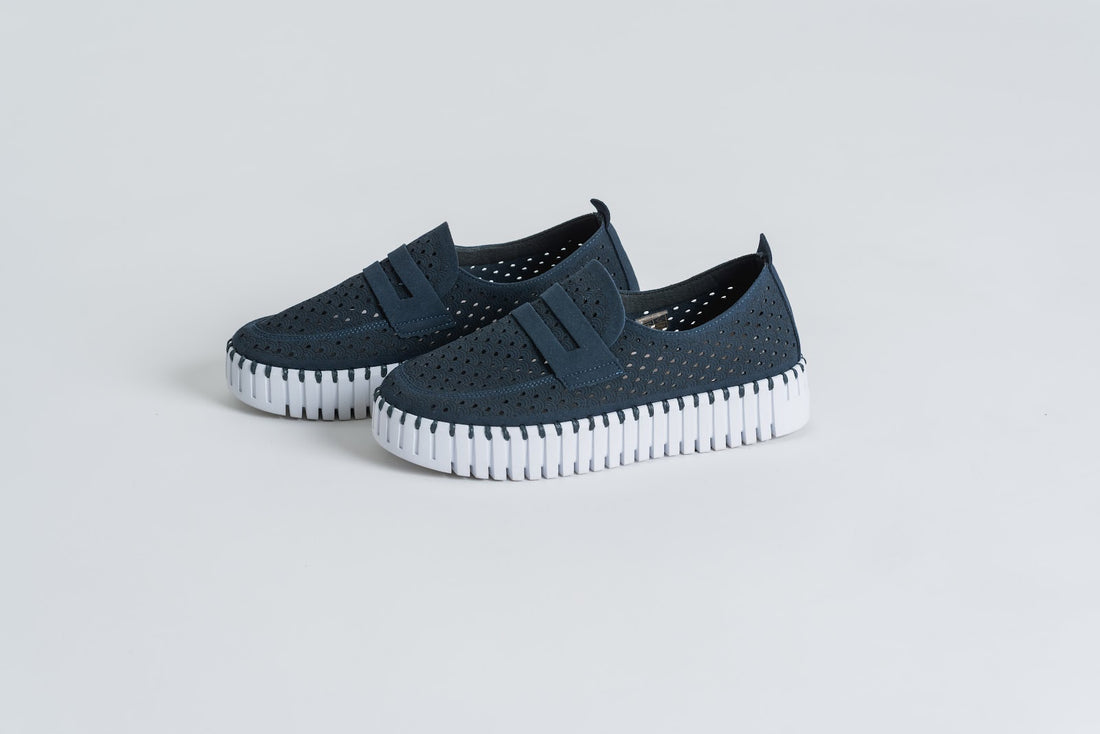 TULIP 3899 DARK INDIGO