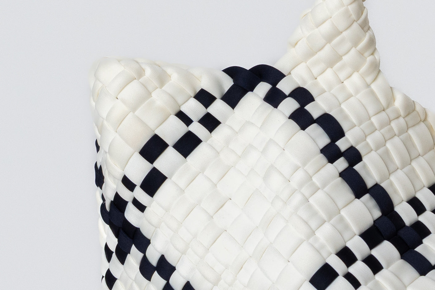 LONDON WHITE & NAVY
