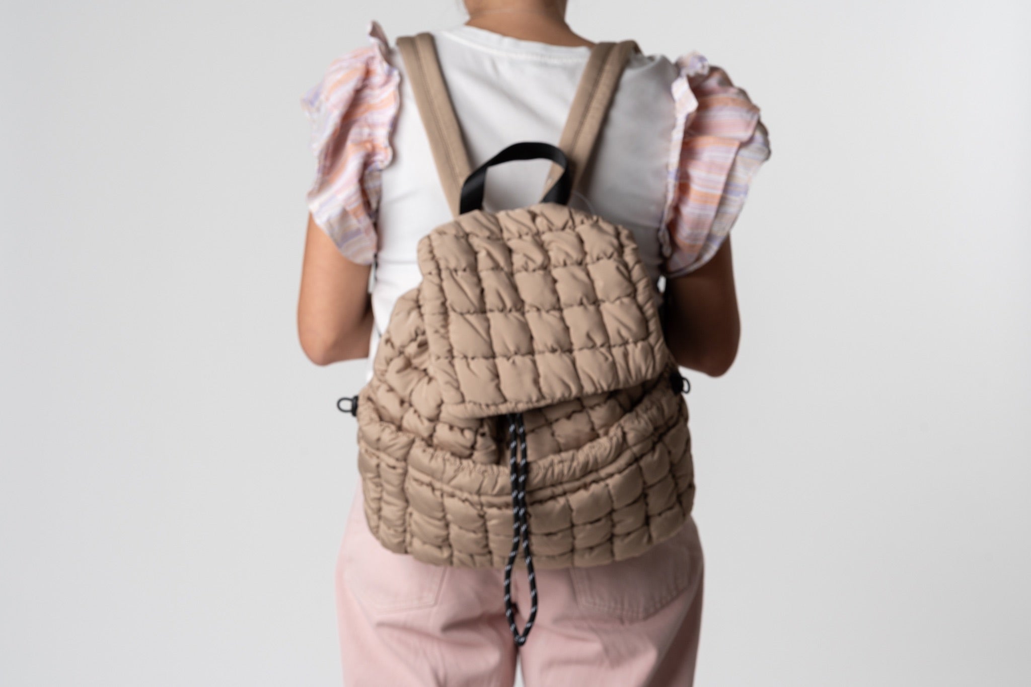 PUFFER BACKPACK WEARING
