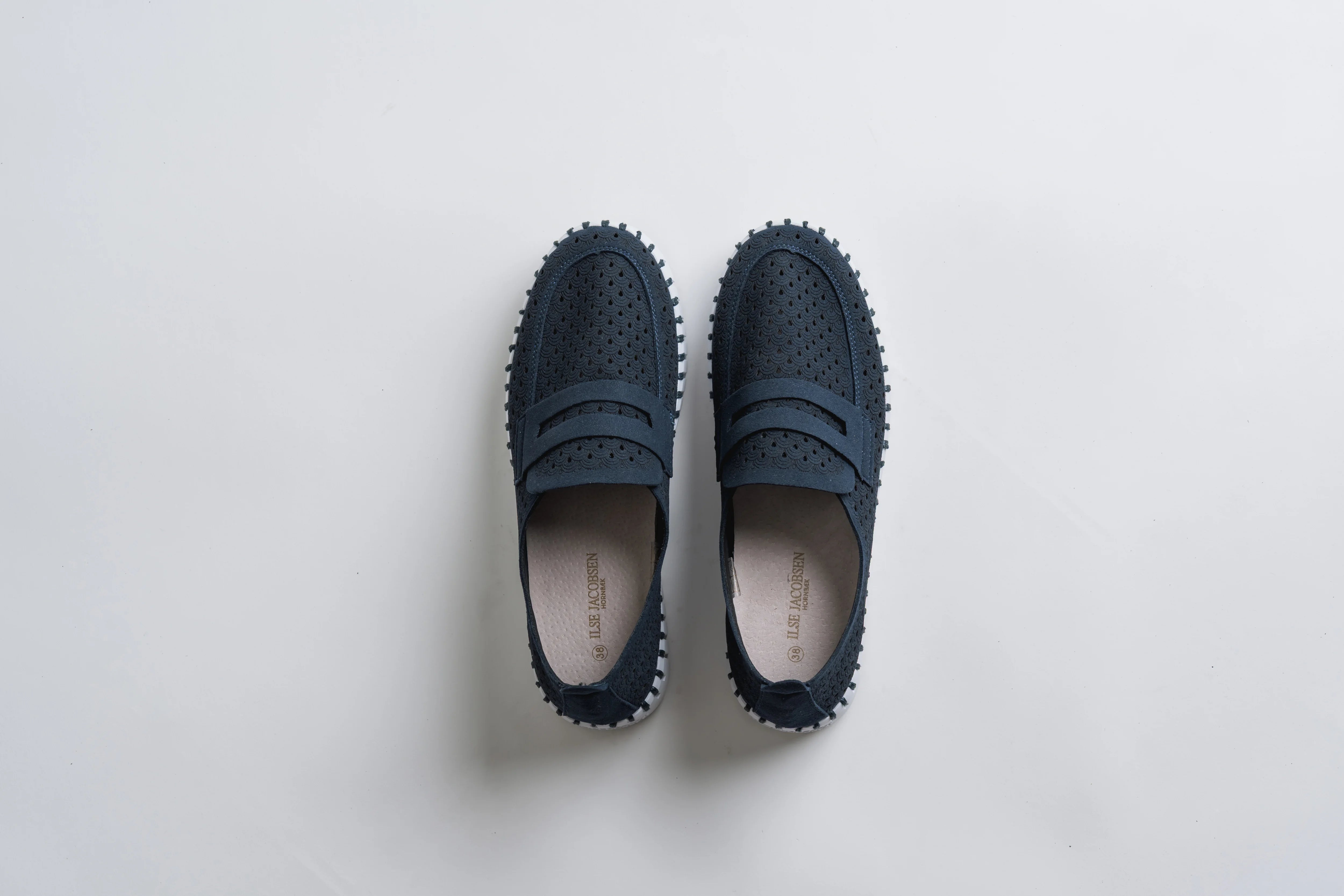 TULIP 3899 DARK INDIGO