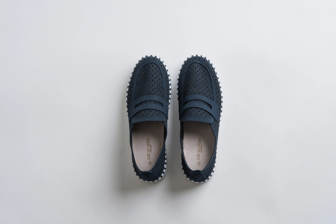 TULIP 3899 DARK INDIGO