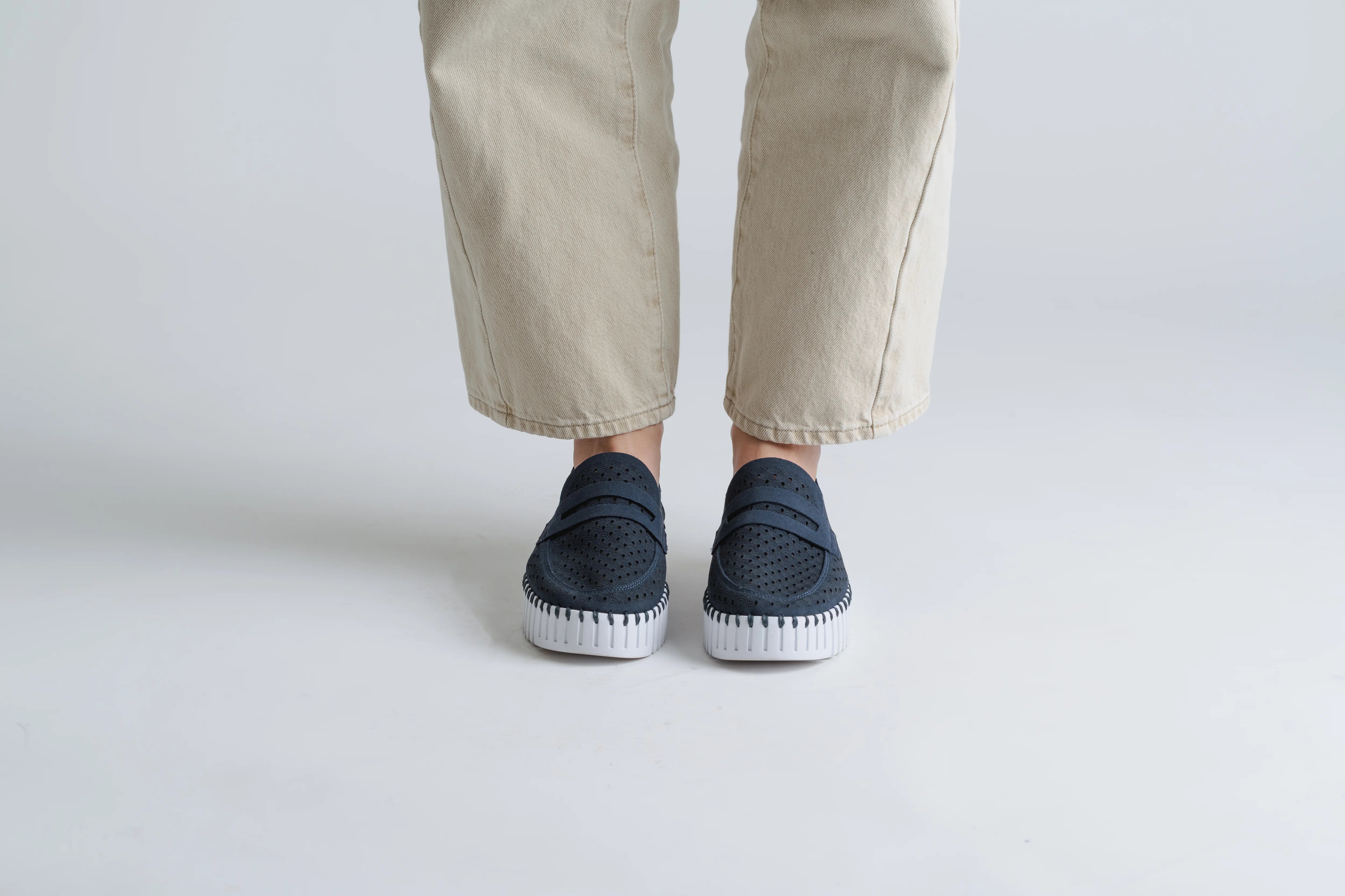 TULIP 3899 DARK INDIGO