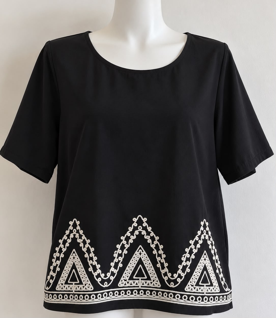 CAMISA NEGRA BORDADA